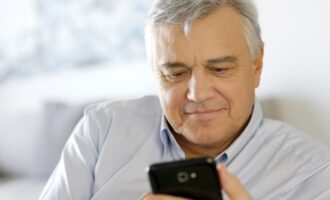 смартфон для пожилых людей